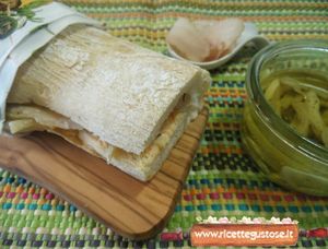 panino peperoni corbaci melanzane sott olio e storione affumicato