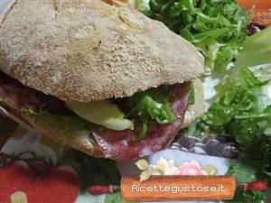 panino philadelphia insalata salame ricetta