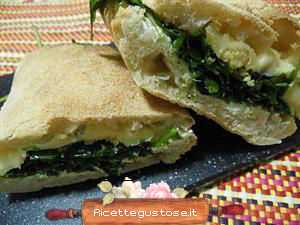panino con rucola ed emmenthal