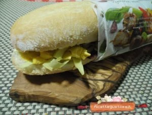 panino sfizioso tuorlo fritto e formaggio ricetta