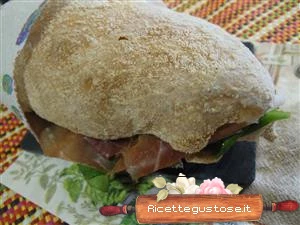 panino crudo e uova di quaglia ricetta