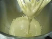 rotolo mimosa crema ganache e fragole immagine 1