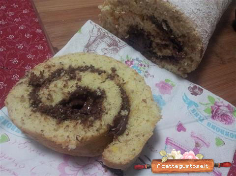 Rotolo alla nutella e nocciole