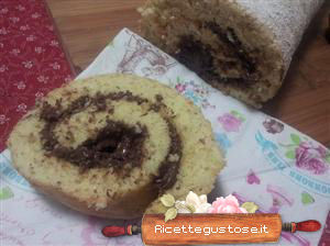 Rotolo alla nutella e nocciole