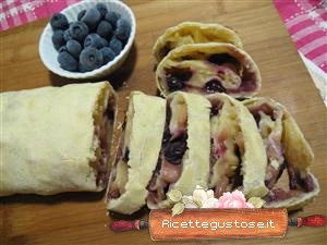 strudel mele e mirtilli