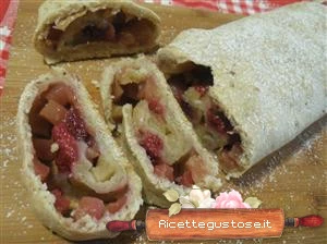 strudel di mele e lamponi