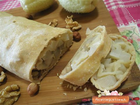 strudel con zucchine spinose e frutta secca