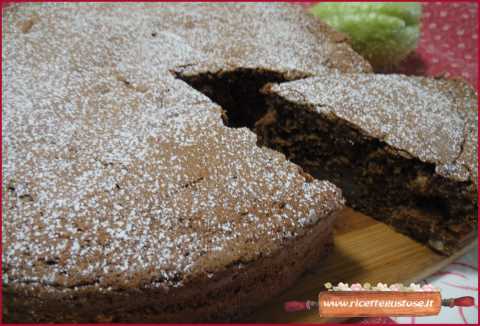 Torta al cioccolato con mandorle e zucchine spinose