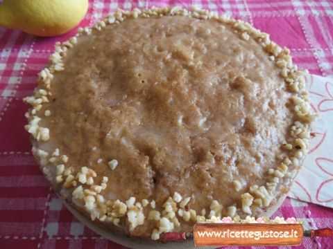 Torta di mandorle glassata al limone