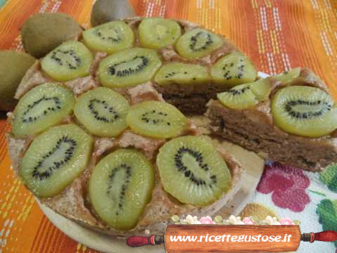 Torta rovesciata di kiwi con solo albumi