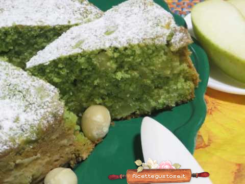 Torta di mele con spinaci e noci di macadamia