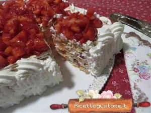 torta millefoglie fragole e cioccolato bianco golosa