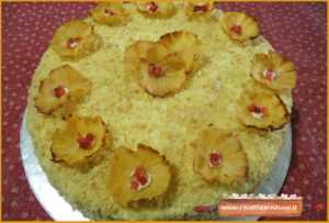 torta mimosa fragole fiori di ananas