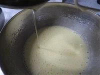 torta nua crema e marmellata immagine 2
