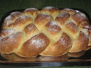 Treccia di pan brioche mirtilli e more