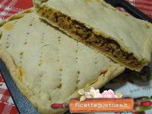 Focaccia gustosa melanzane e macinato