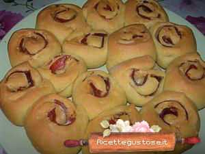 Torta delle rose e farcita