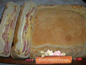 Torta salumi e formaggi