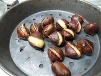 5 immagine sbucciare velocemente le castagne