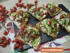 bruschetta salicornia sott olio salame di capriolo