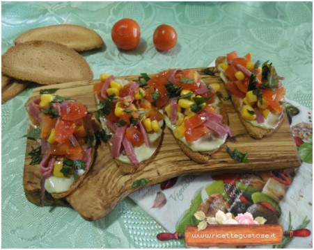 crostini pastrami e crescione del brasile