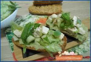 crostini con avocado ed entramont alle noci sfiziosi