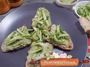 crostini avocado e puntarelle