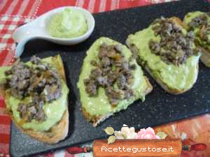 crostini con lepre e piselli