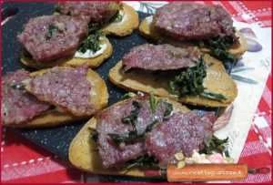 crostini cotechino e cicoria ricetta