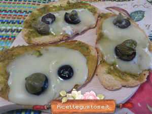 crostini pesto di pistacchio