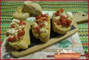 crostini ricotta di capra bacche di goji fresche sfiziosi
