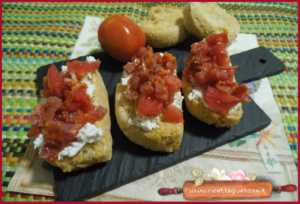 crostini ricotta di capra pomodoro melo ventricina