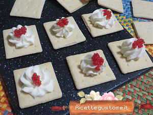 crostini con ricotta uova di lompo