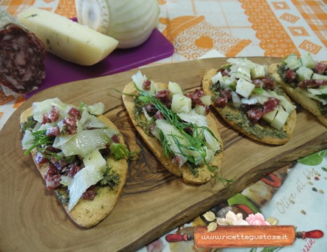 crostini salame di daino pesto barba di finocchi caciotta al tartufo