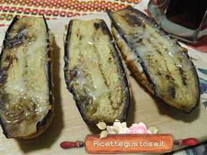 Crostini stracchino melanzane e ricottta dura