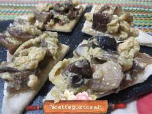 crostini uova e funghi porcini ricetta