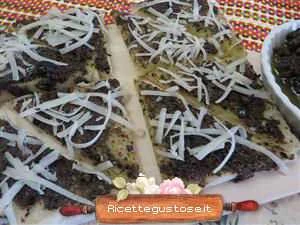tartine patè di olive e ricotta dura salata ricetta