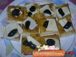 tartine pesto di pistacchi e caciotta ricetta