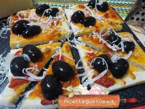 Tartine pesto di mattanza olive e grana padano