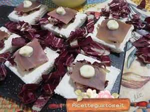 tartine robiola radicchio e tonno affumicato ricetta