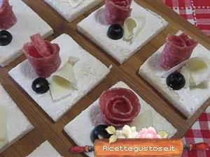 tartine salame e formaggio ricetta