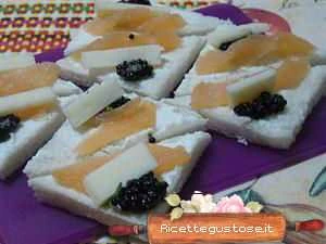 tartine salmone caviale e brie ricetta