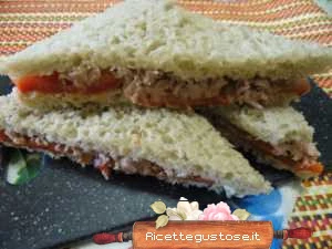 tramezzini al grano arso tonno e peperoni grigliati
