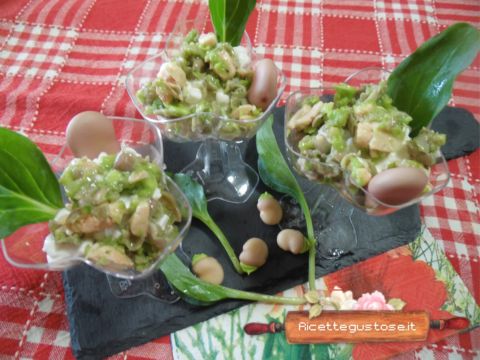 bicchierini salati al salmone con fave rosa e foglie di erba ostrica