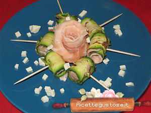 Rotolini di zucchine e carpaccio di salomone