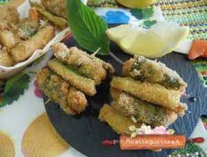 spiedini gamberi zucchine salvia ananas ricetta