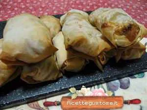 rustici pasta fillo salsiccia ed emmenthal ricetta