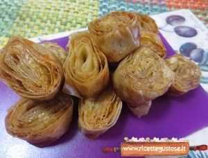 Sfizi di pasta phillo alla paprika