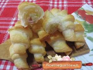 crpissant pasta sfoglia carciofini scamorza mortadella