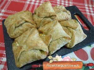 fagottini pasta sfoglia zucchine e stracchino ricetta